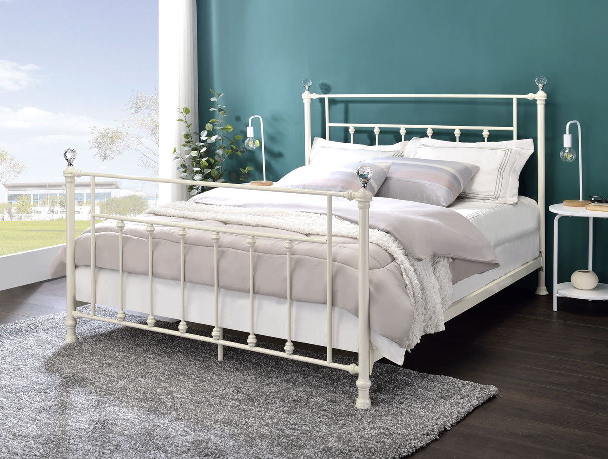 Comet - Bed, Elegant Spindle Design